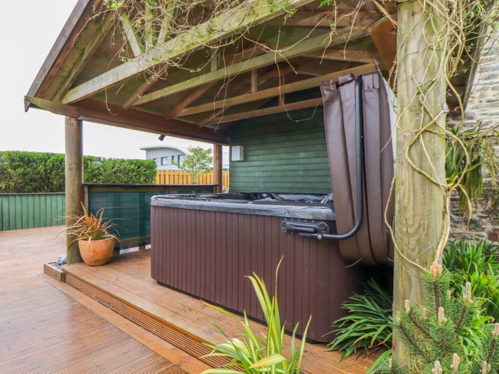 Heliview Cottage Hot Tub