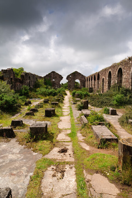 Ruined tin mins on Great Flat Lode Trail