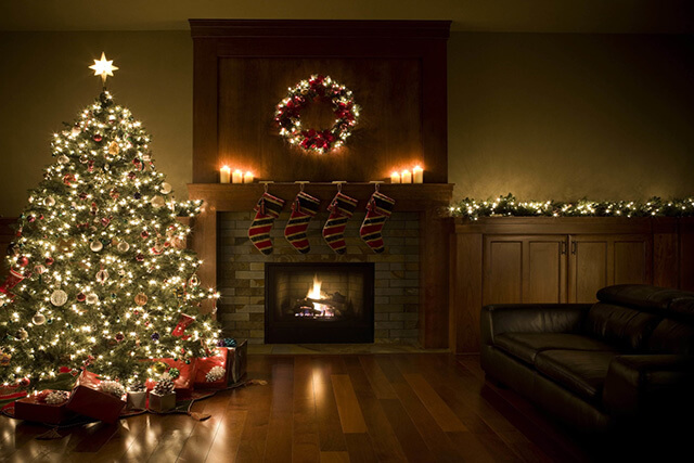 Christmas decorations in living room - preparing your holiday home for christmas