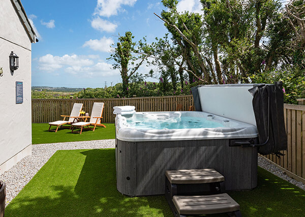 Holiday hot tub - holiday home photography