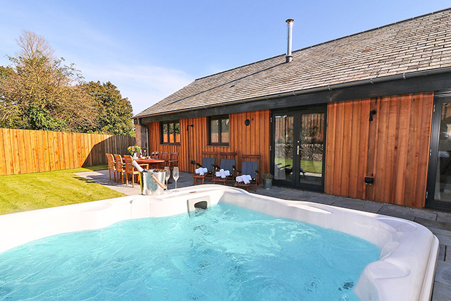 Pig House Holiday Home with hot tub