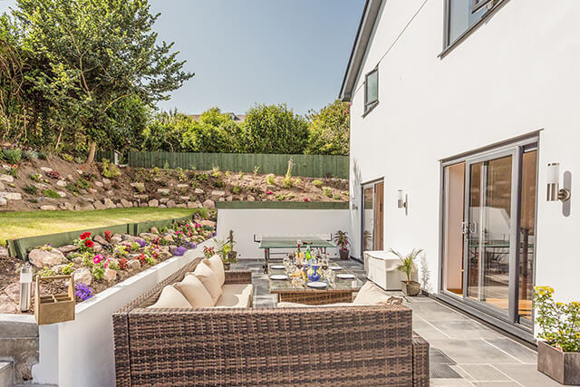 choosing a cornwall holiday let agency - patio and outdoor area in summer.