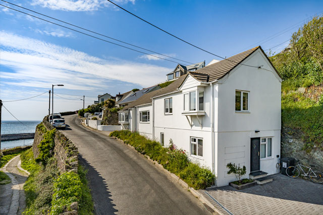 View of Fairwinds, Portreath with the sea behind